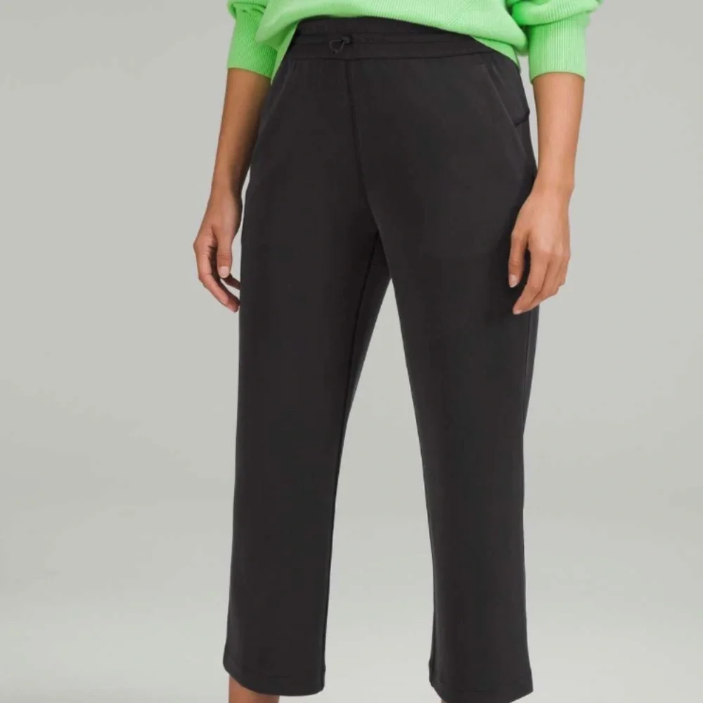 Lululemon Softstreme High-Rise Straight Leg Crop in washed black